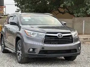 Toyota Highlander XLE V6 4x4 (3.5L 6cyl 6A) 2016 Gray