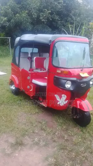 Bajaj RE 2025 Red
