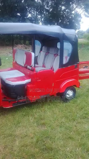Bajaj RE 2025 Red
