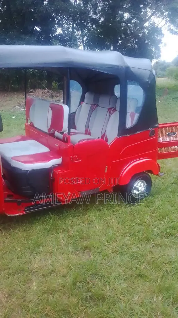 Bajaj RE 2025 Red