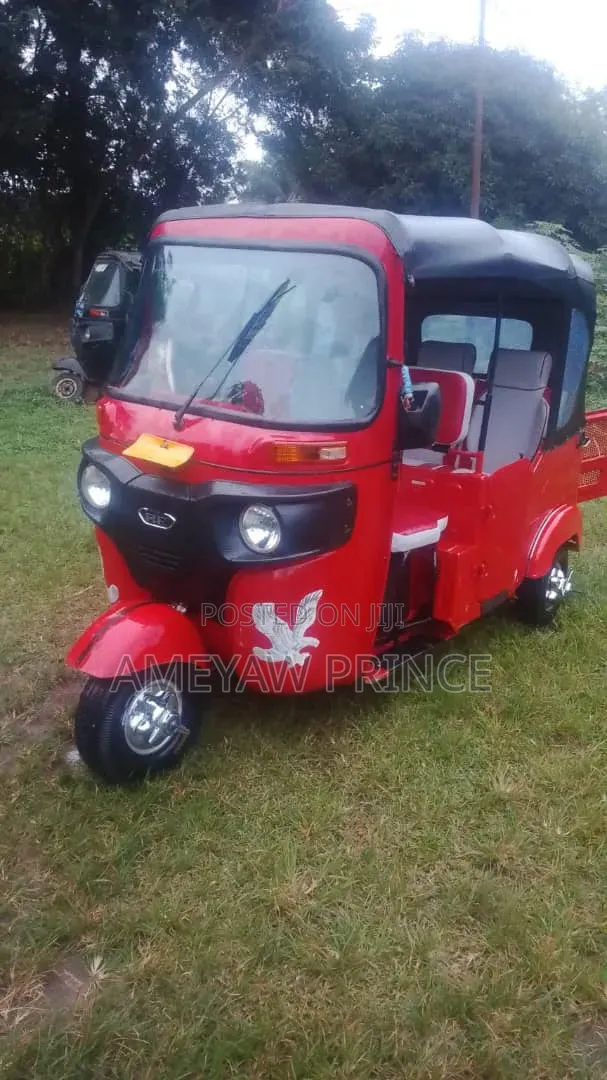Bajaj RE 2025 Red