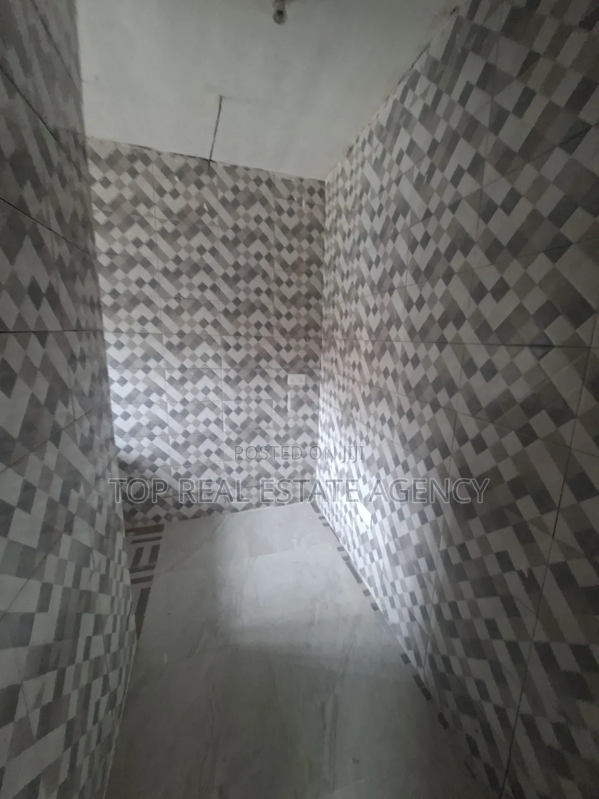 1bdrm Apartment in Madina Un, Zongo Junction for rent