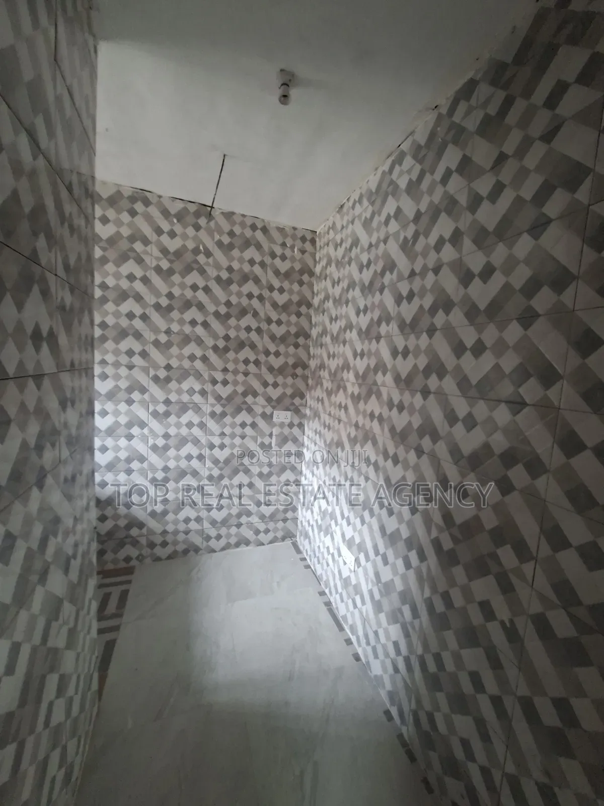 1bdrm Apartment in Madina Un, Zongo Junction for rent