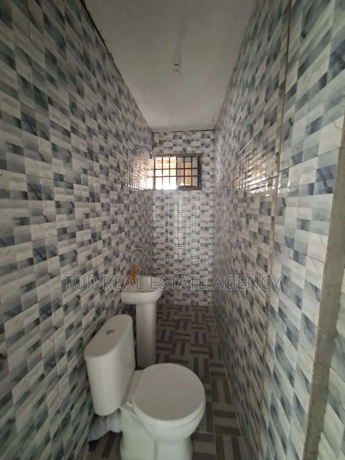 1bdrm Apartment in Madina Un, Zongo Junction for rent