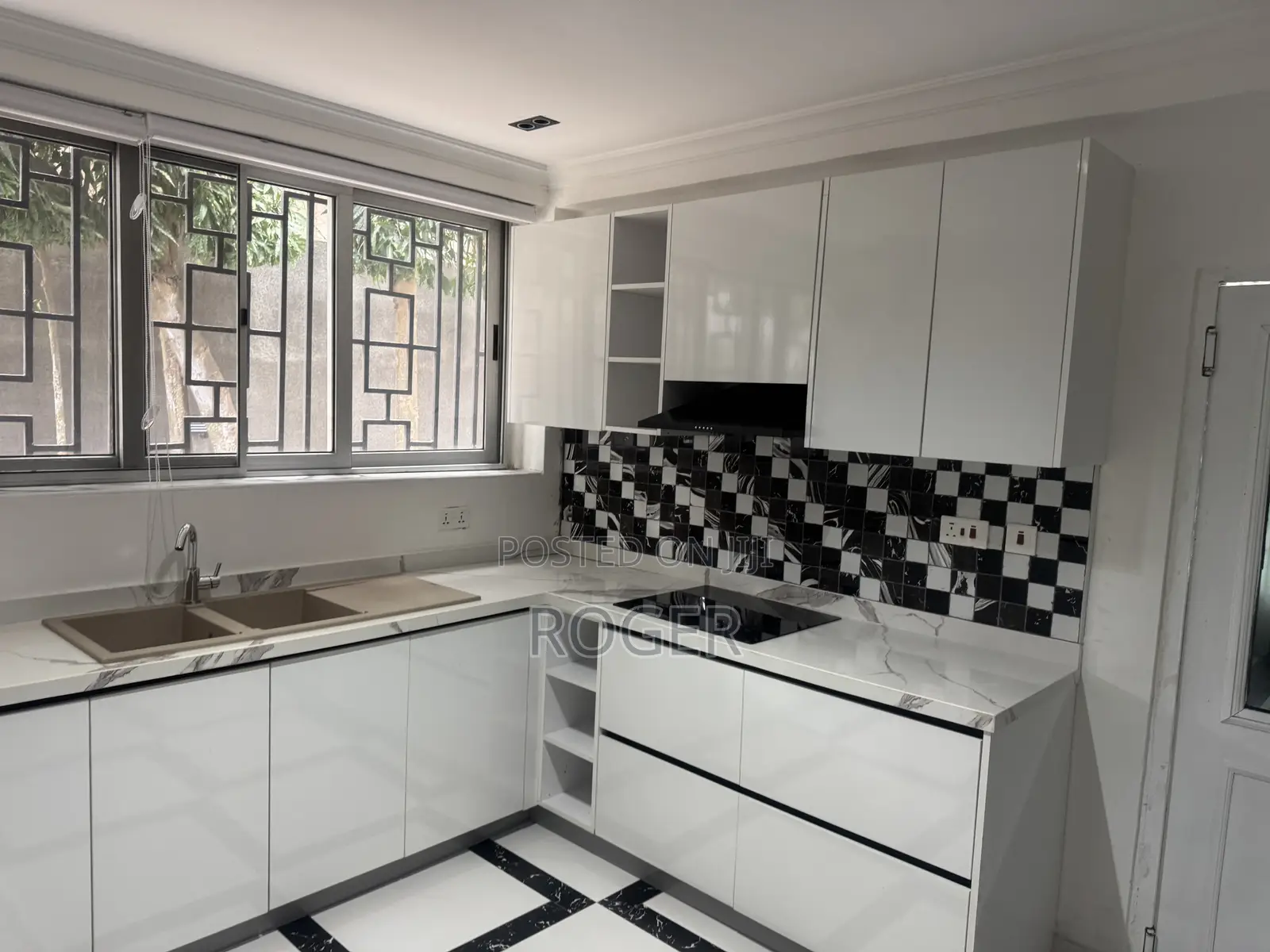 5bdrm Mansion in Cantonment, Cantonments for rent