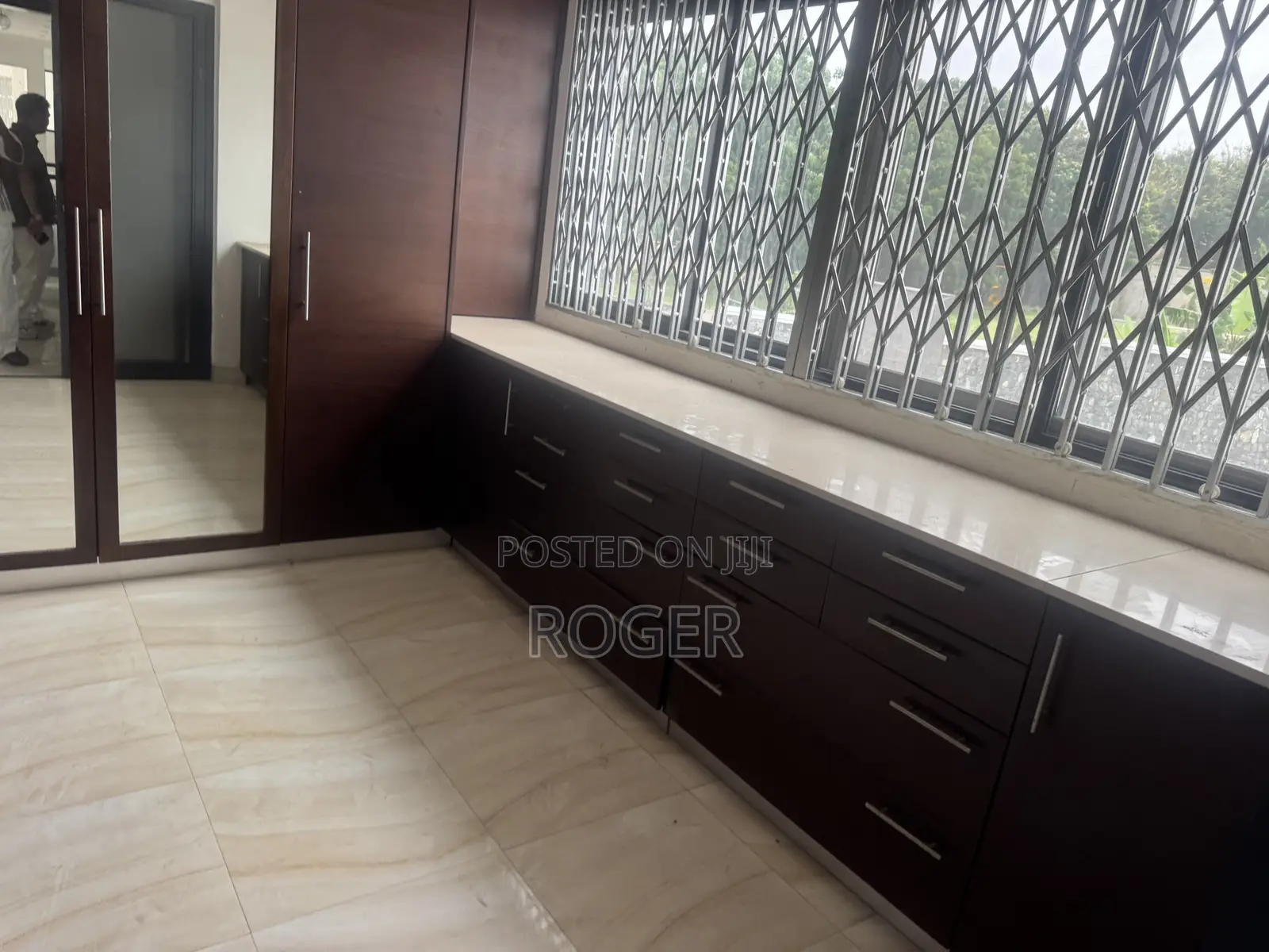 8bdrm Mansion in Cantonment, Cantonments for rent