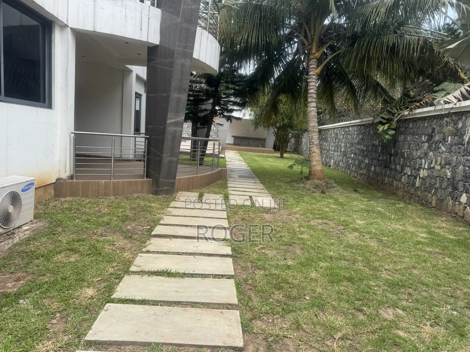 8bdrm Mansion in Cantonment, Cantonments for rent
