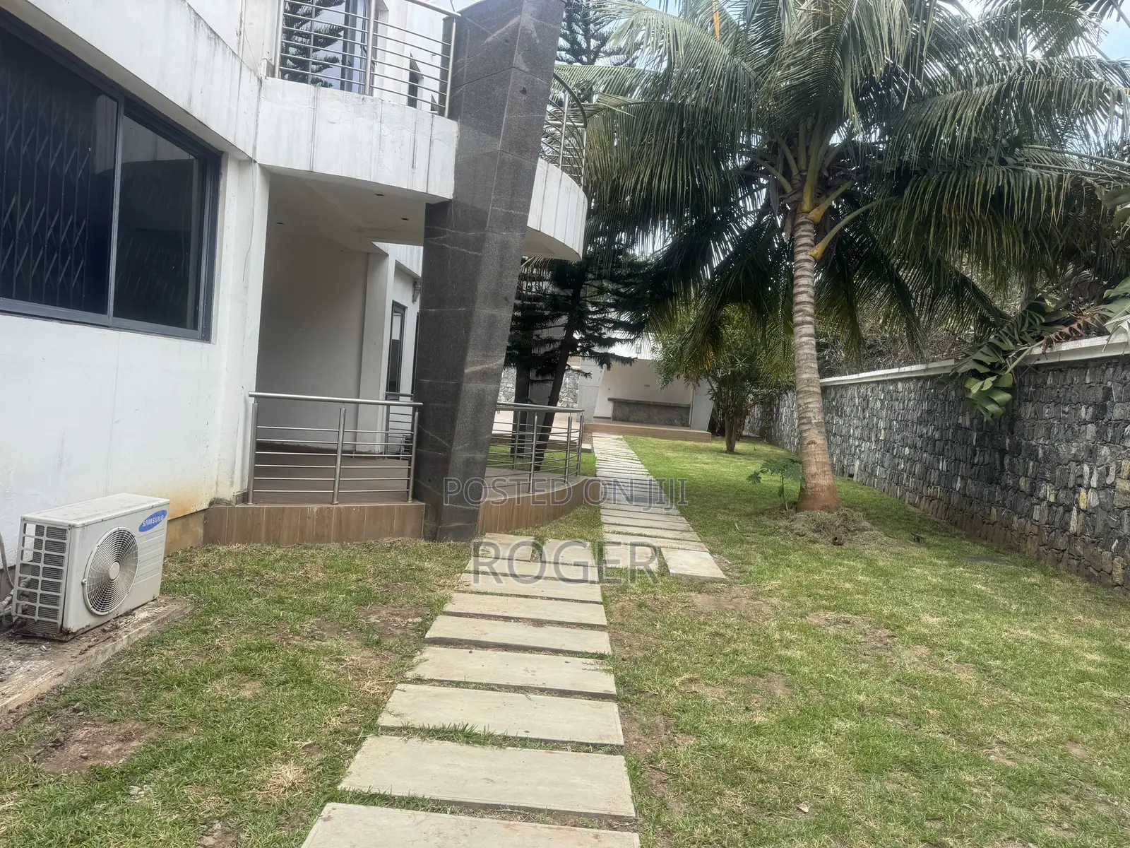 8bdrm Mansion in Cantonment, Cantonments for rent