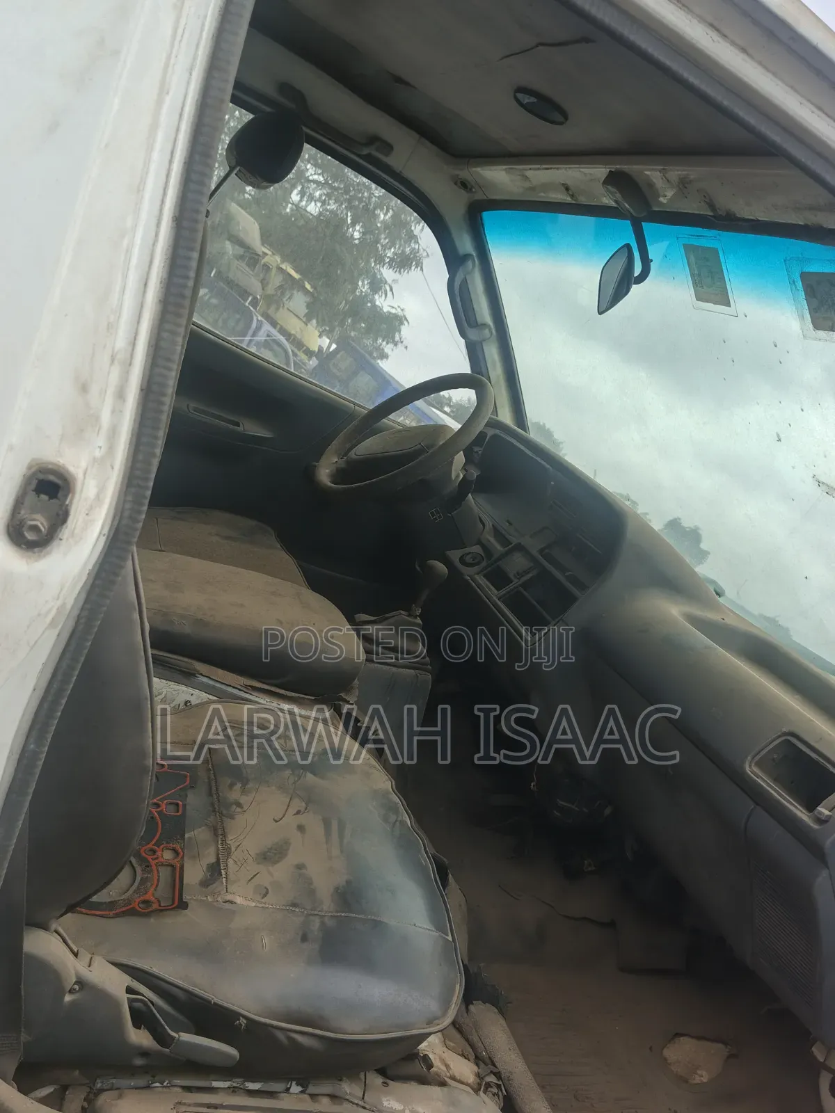 Toyota HiAce 2000 White