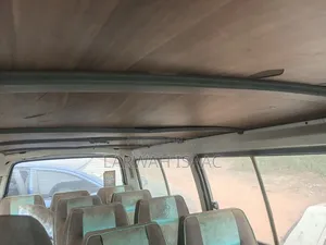 Toyota HiAce 2000 White