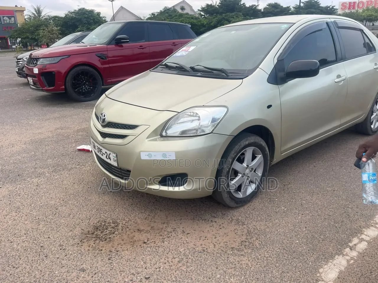 Toyota Belta 2010 Gold