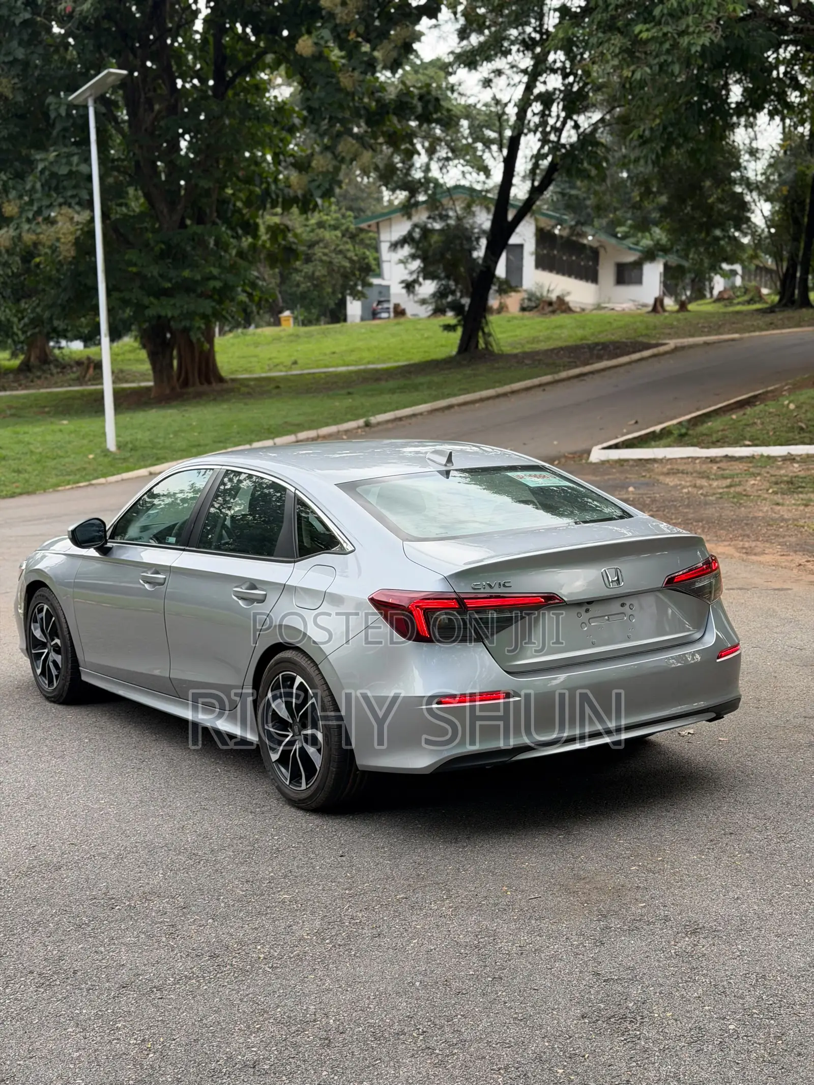 Honda Civic 2025 Silver