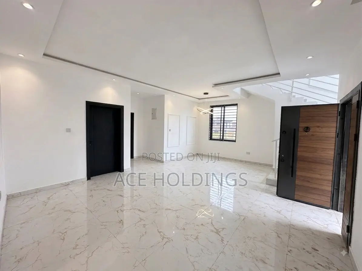 4bdrm House in Adjiringanor, School Junction for sale
