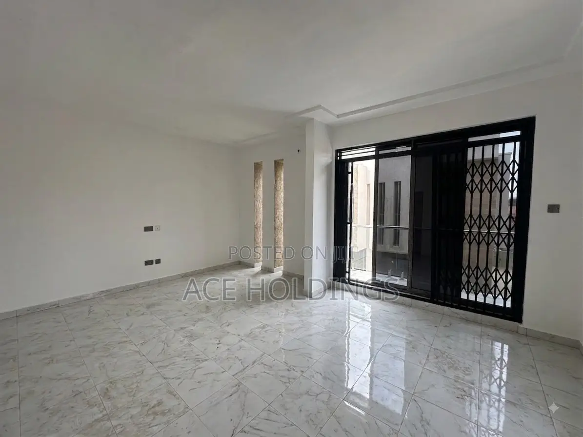 4bdrm House in Adjiringanor, School Junction for sale