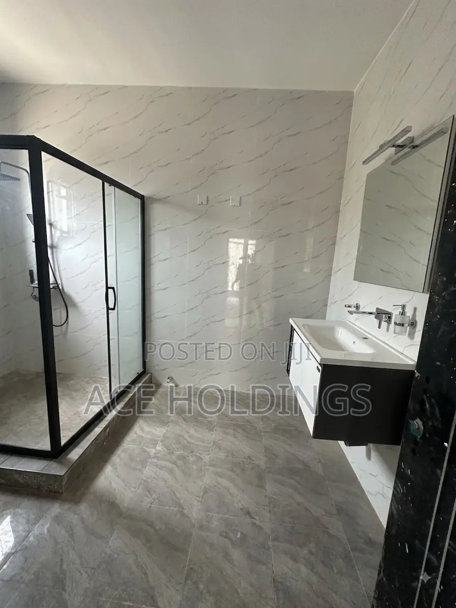 4bdrm House in Adjiringanor, School Junction for sale