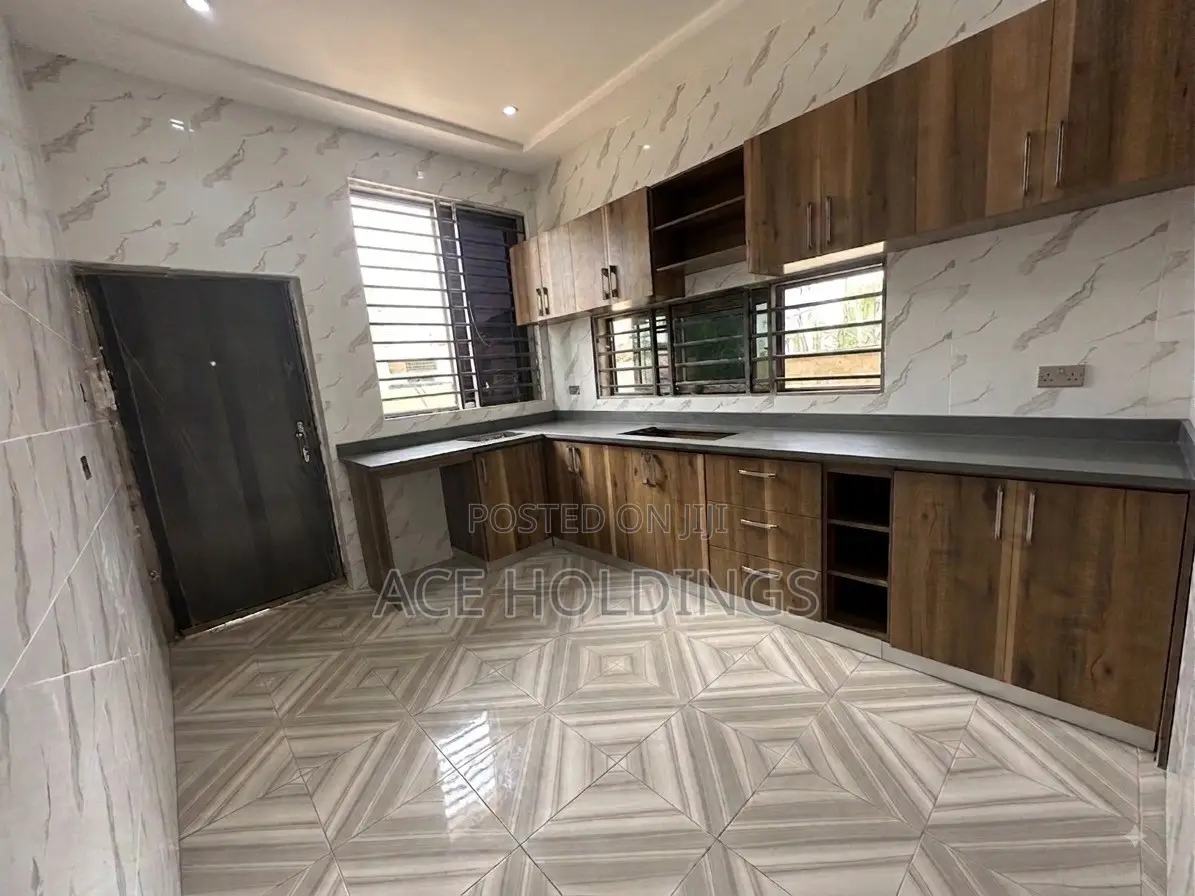 4bdrm House in Adjiringanor, School Junction for sale