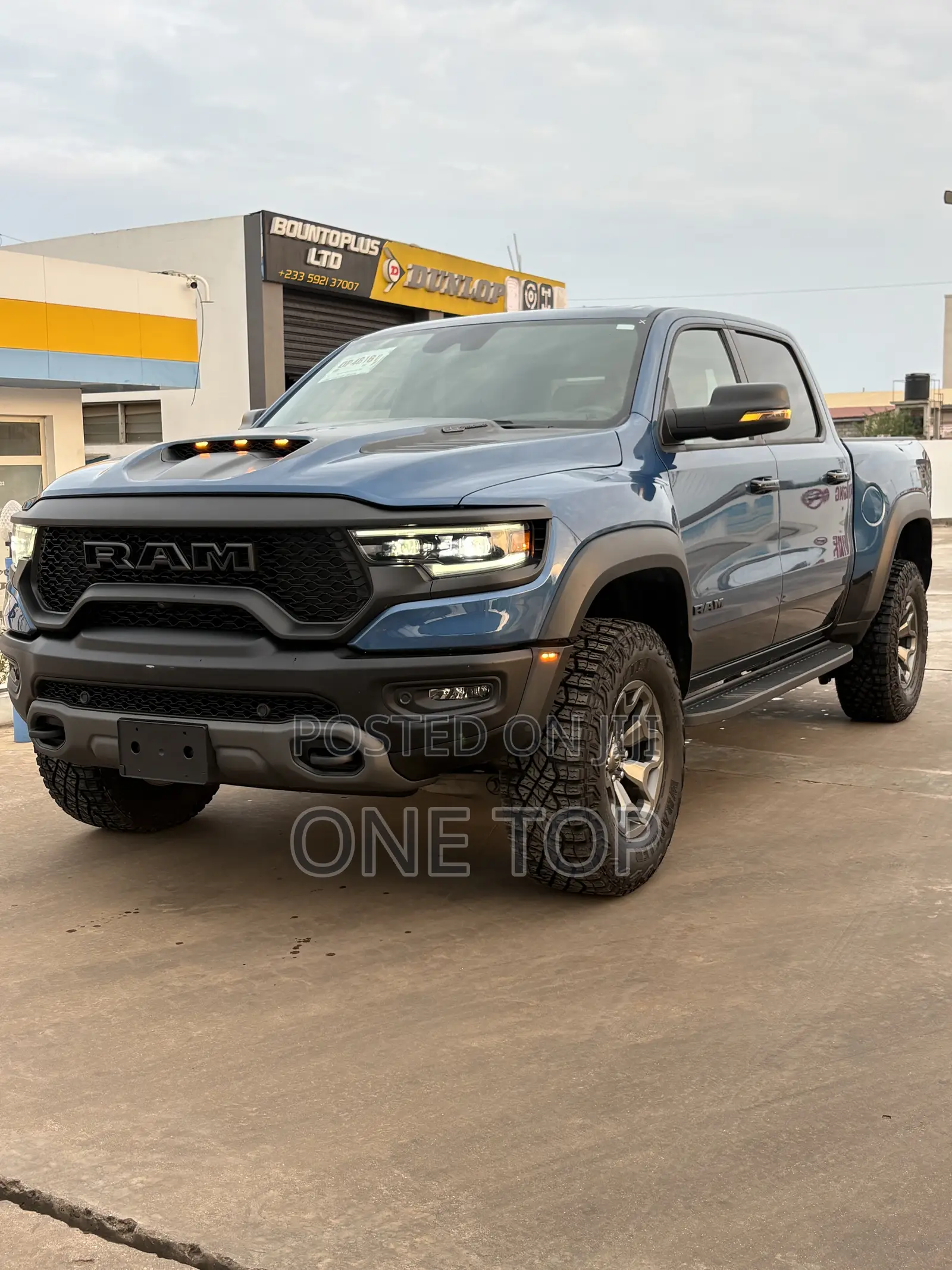 RAM 1500 TRX Crew Cab 4WD SB 2024 Blue