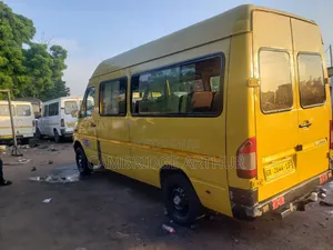 Mercedes-Benz Sprinter 2012 Yellow