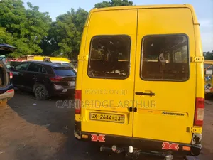 Mercedes-Benz Sprinter 2012 Yellow