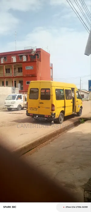 Mercedes-Benz Sprinter 2012 Yellow