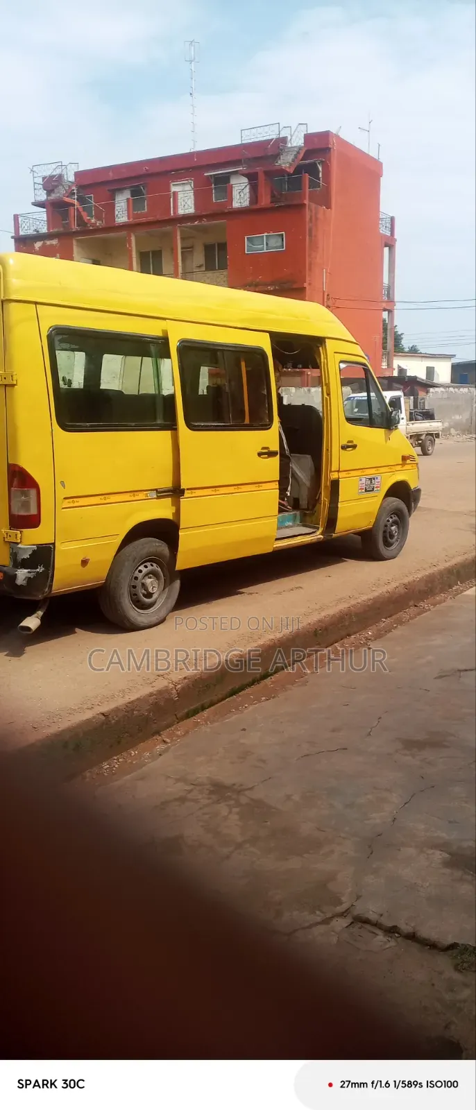 Mercedes-Benz Sprinter 2012 Yellow