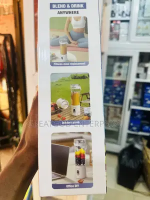 Portable Rechargeable USB Juicer Blender With a Digital LED Battery
