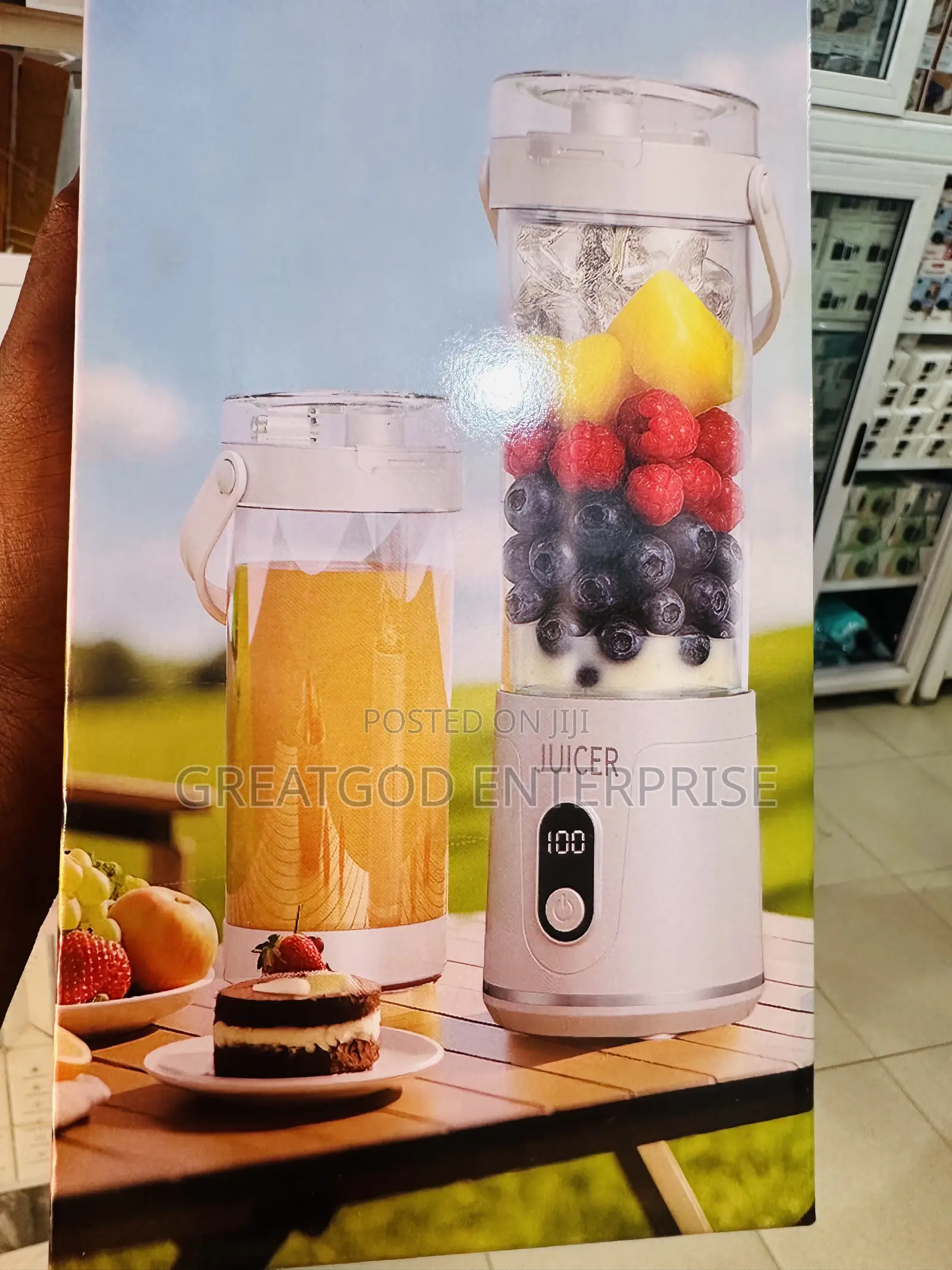 Portable Rechargeable USB Juicer Blender With a Digital LED Battery
