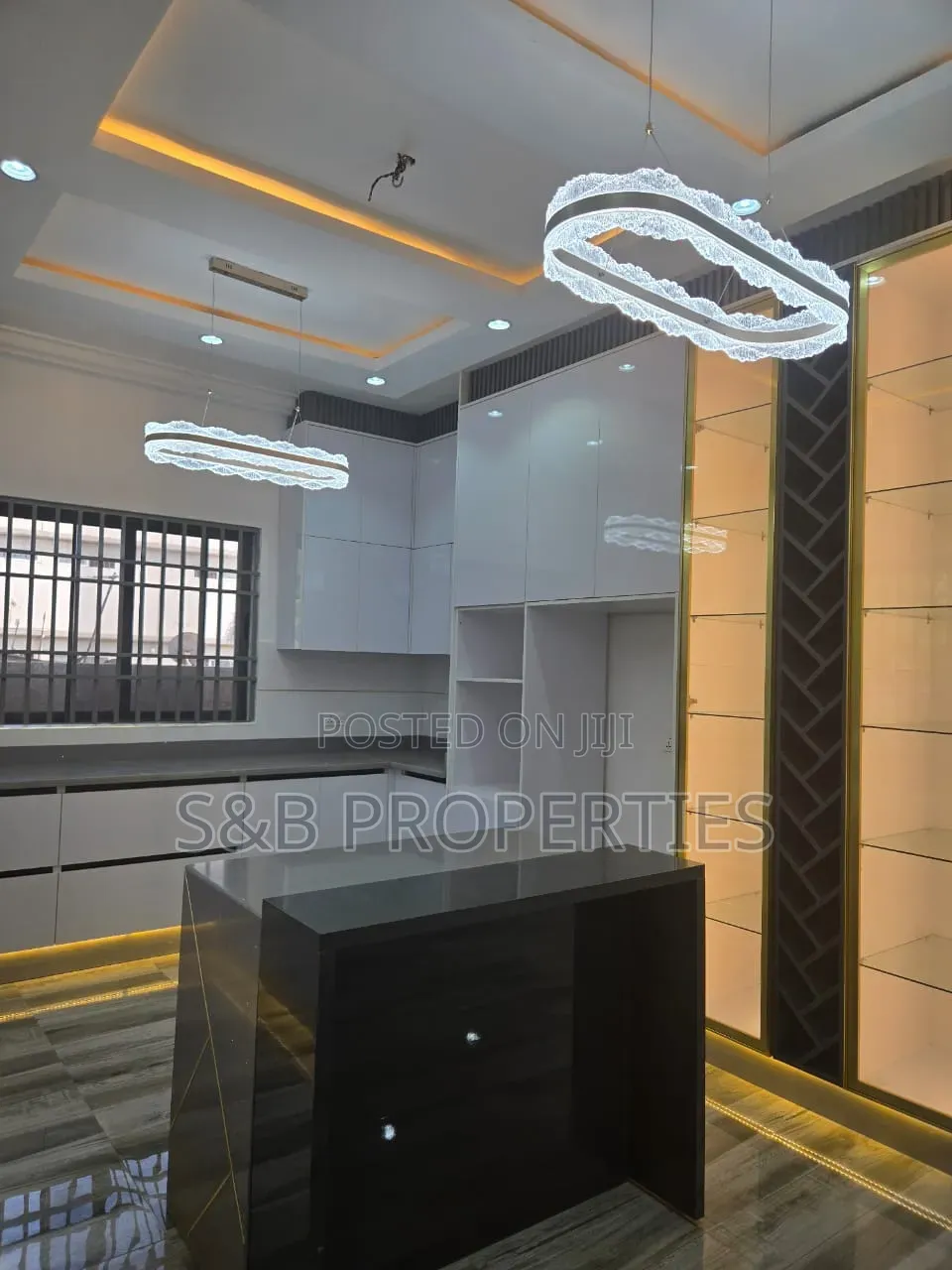 4bdrm House in Ola Achool Area for sale