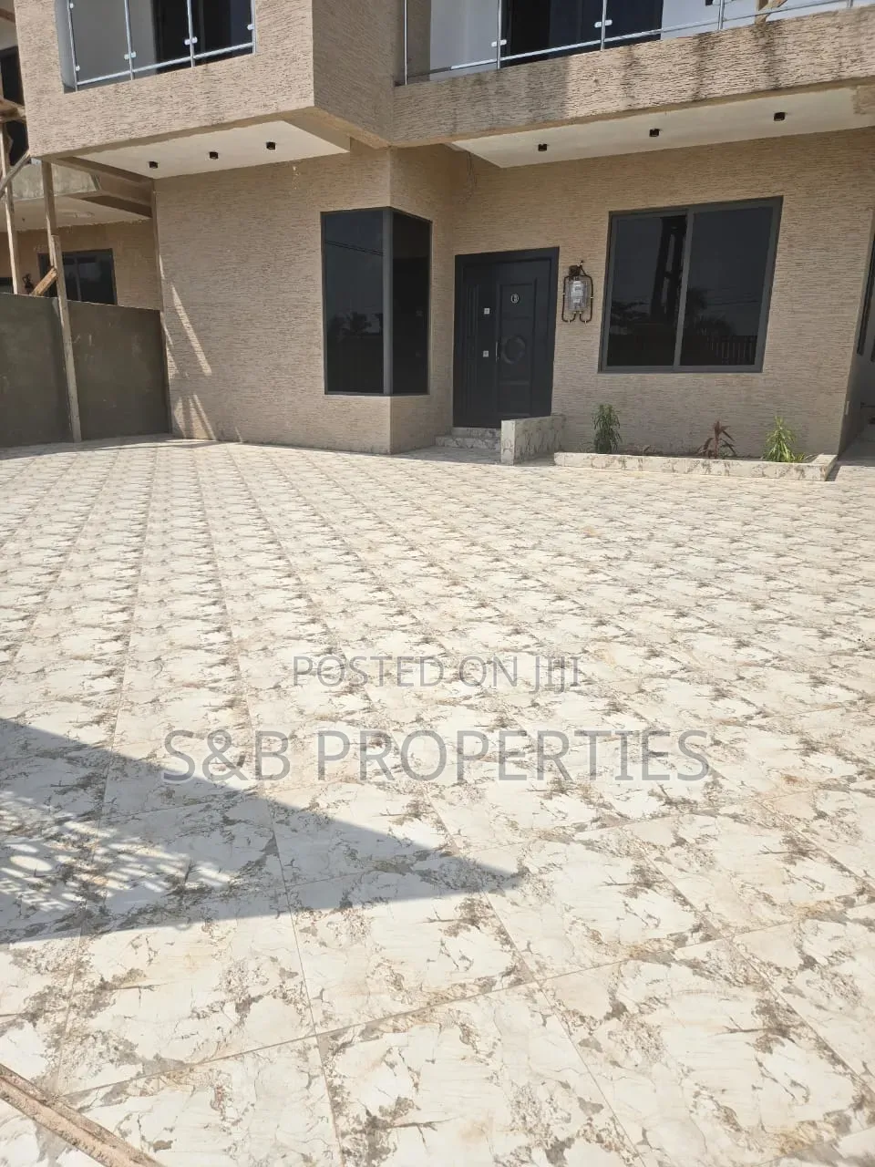 4bdrm House in Ola Achool Area for sale