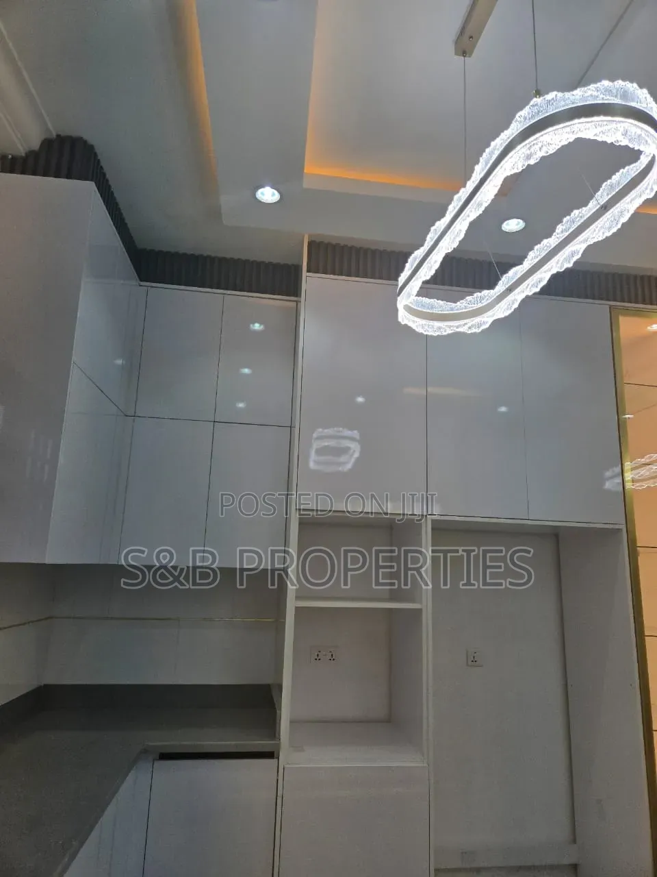 4bdrm House in Ola Achool Area for sale