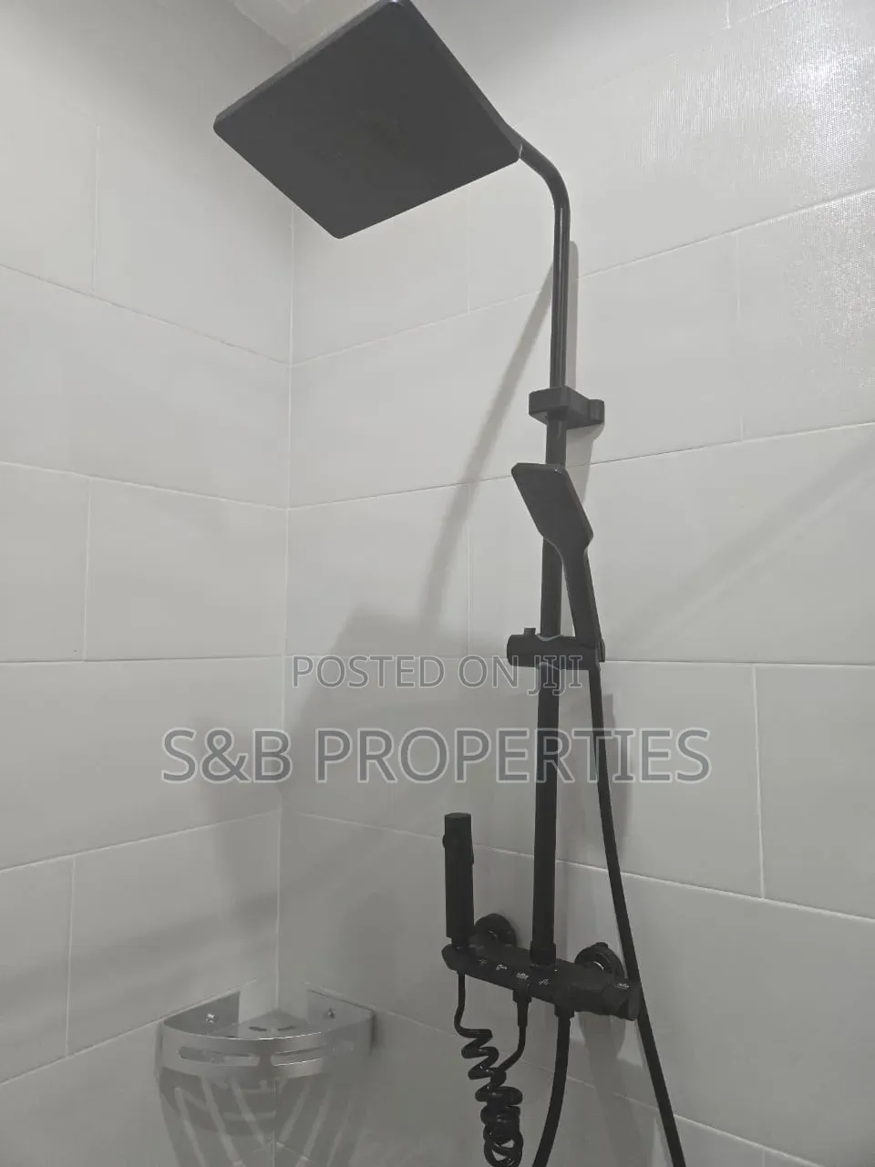 4bdrm House in Ola Achool Area for sale