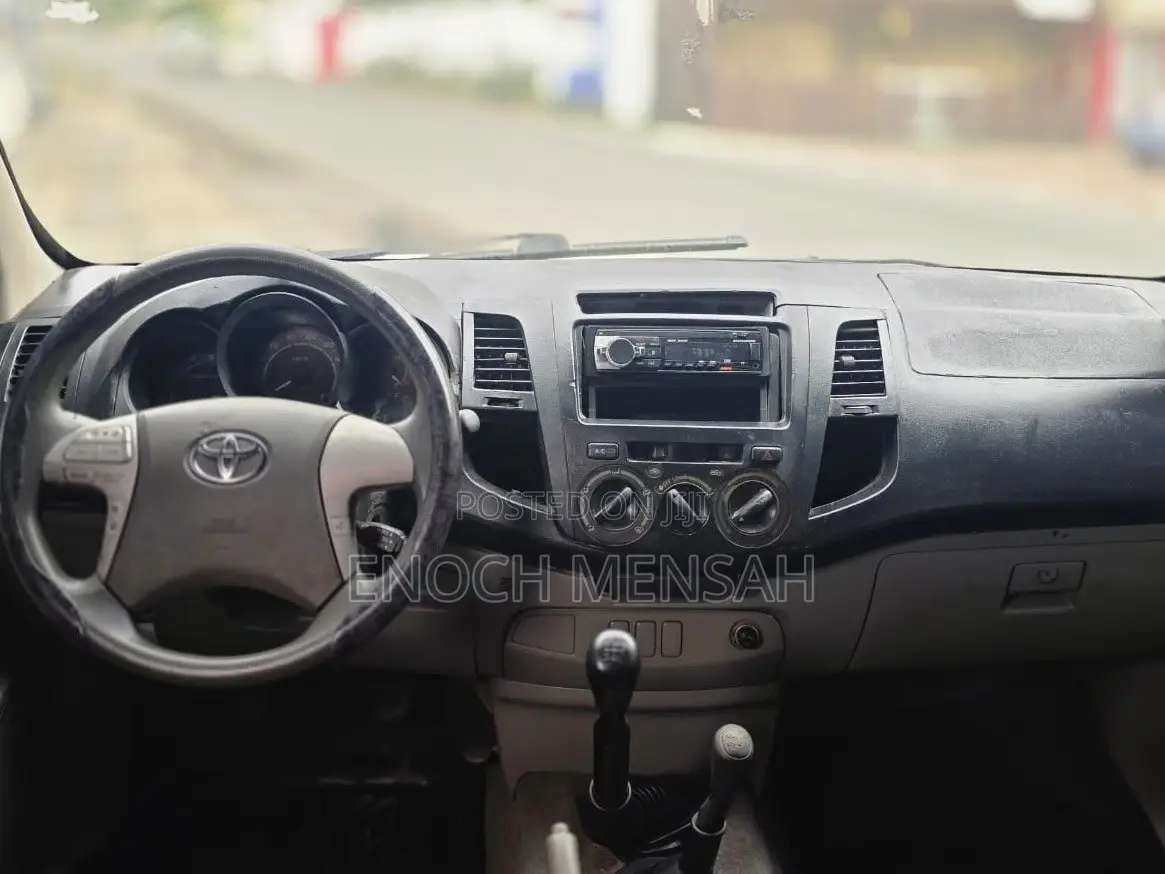 Toyota Hilux 2.5 D-4D 4X4 SRX 2009 Gray
