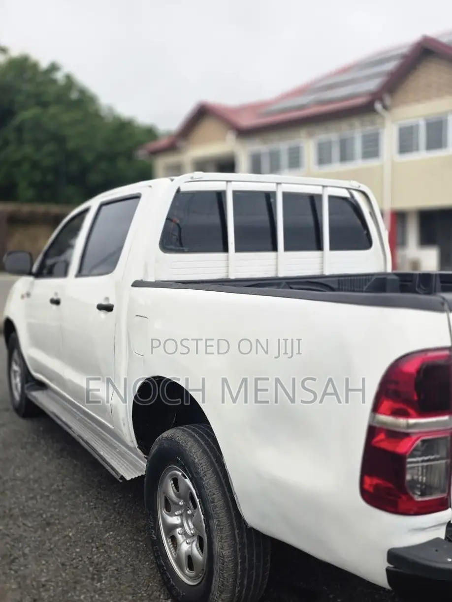 Toyota Hilux 2.5 D-4D 4X4 SRX 2009 Gray