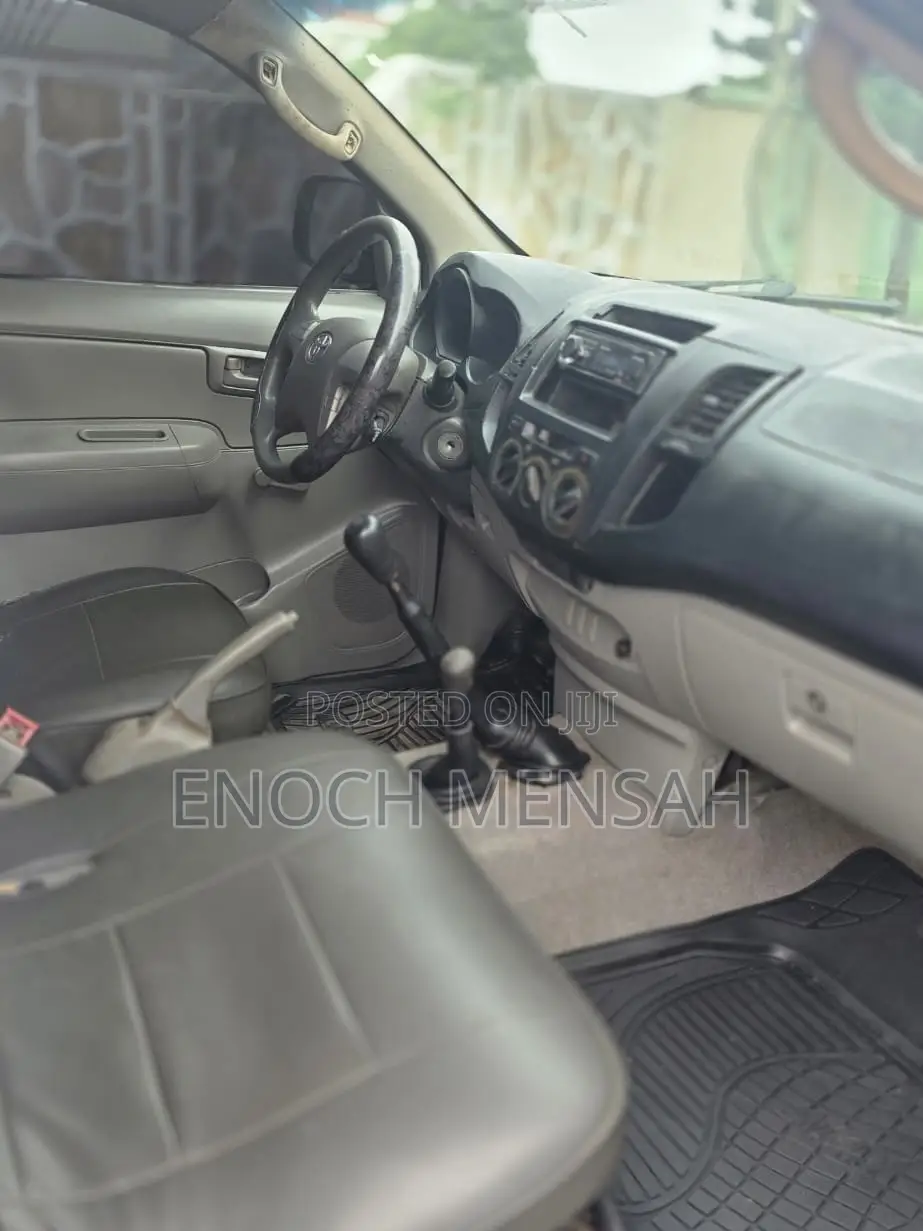 Toyota Hilux 2.5 D-4D 4X4 SRX 2009 Gray
