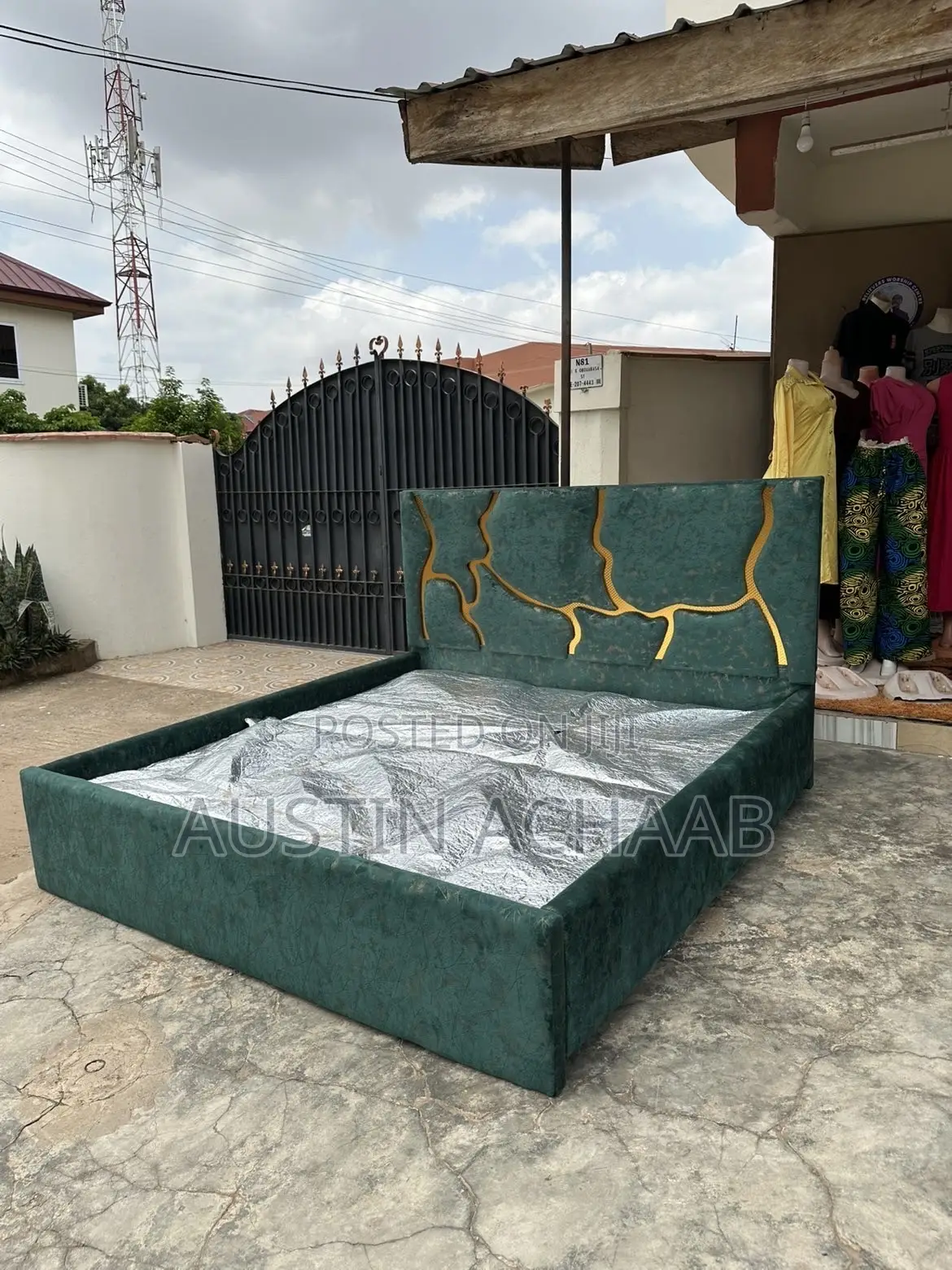 Queen-Size Bedframe