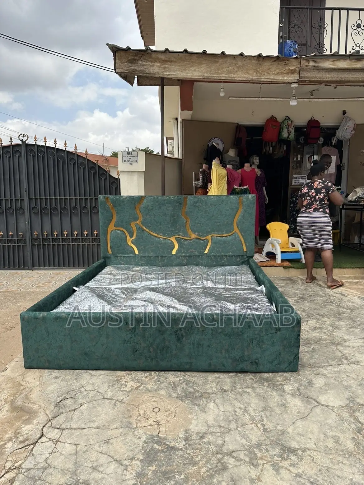 Queen-Size Bedframe