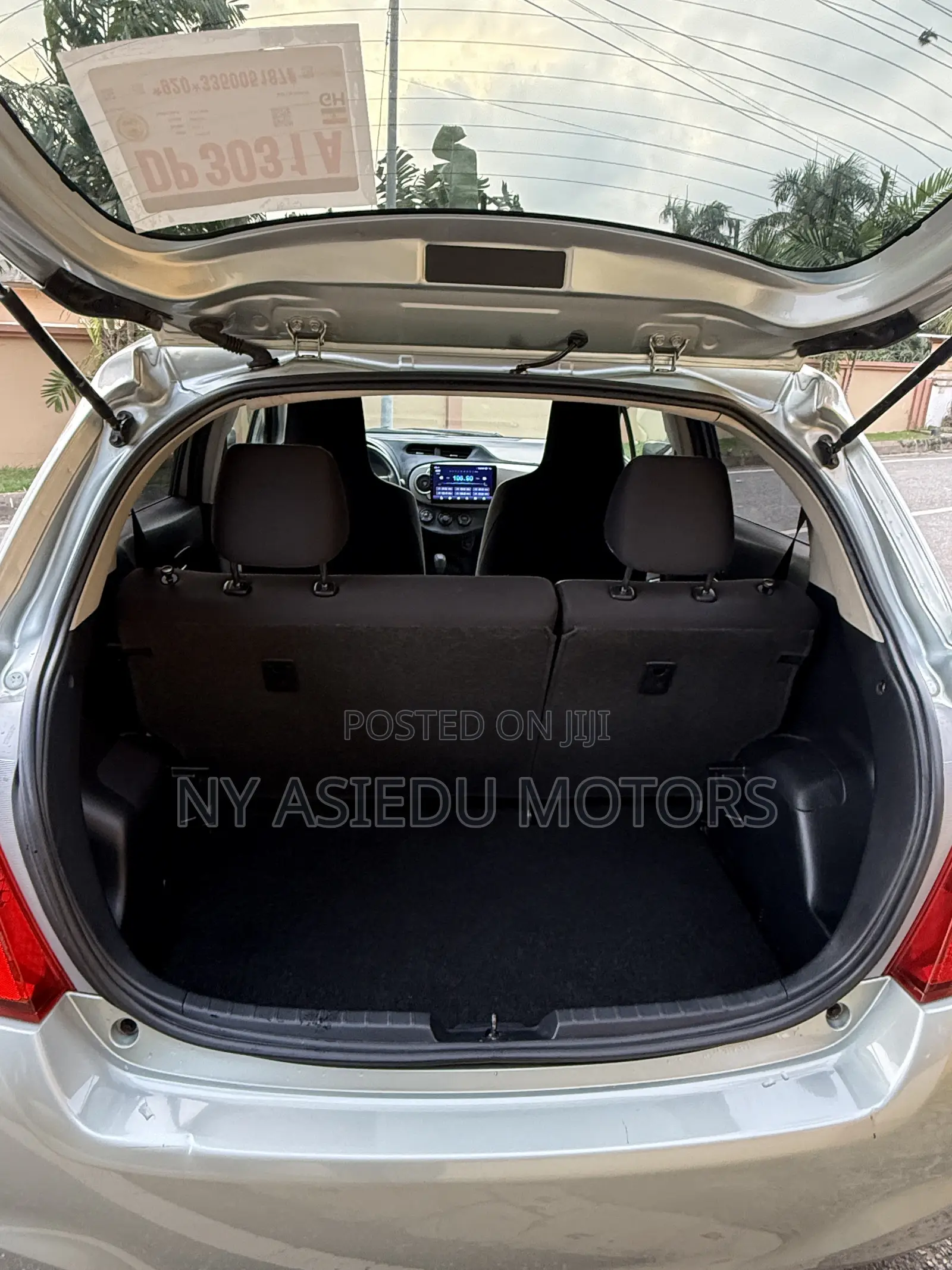 Toyota Vitz 1.3 FWD 5dr 2011 Green