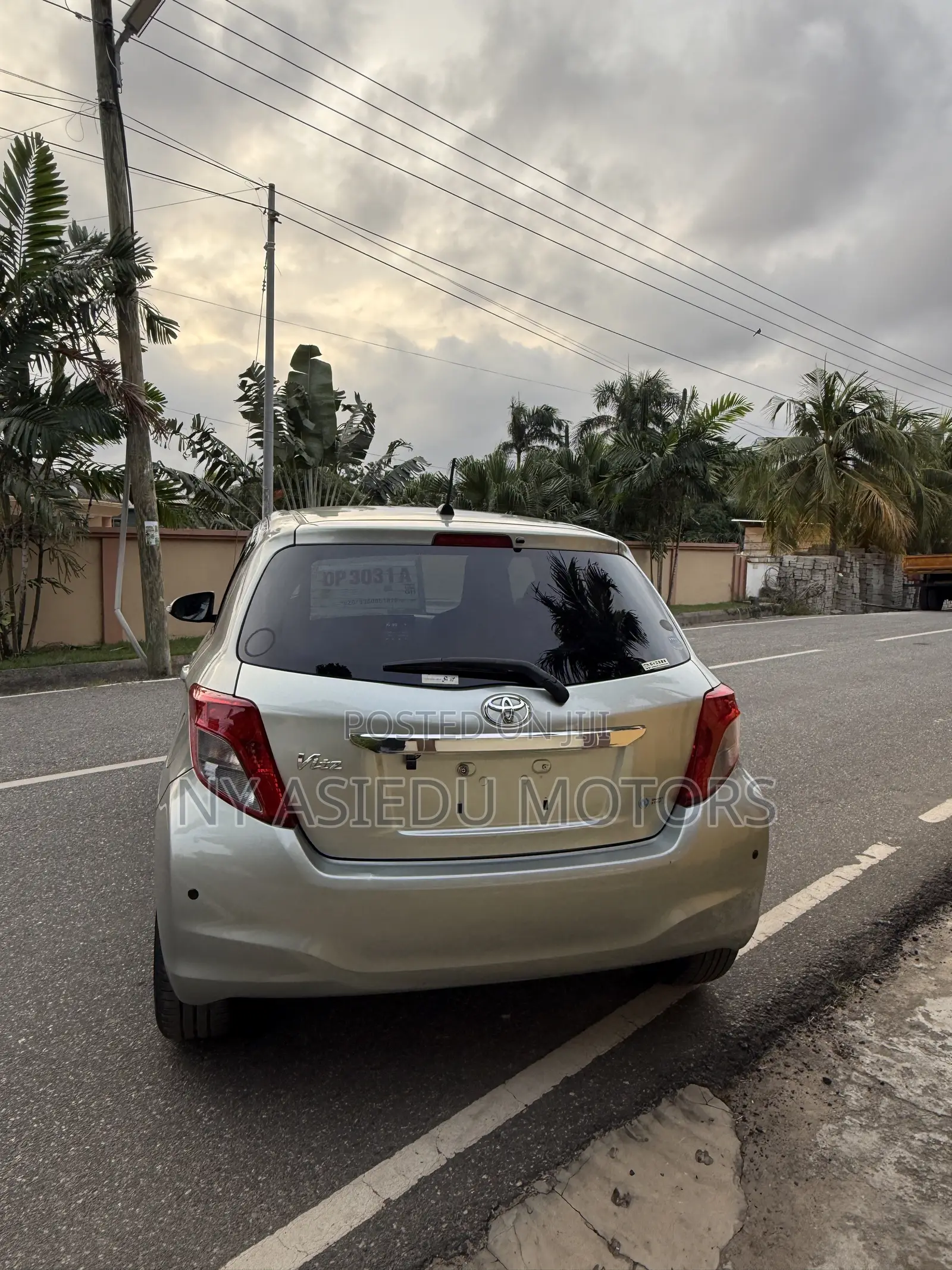 Toyota Vitz 1.3 FWD 5dr 2011 Green