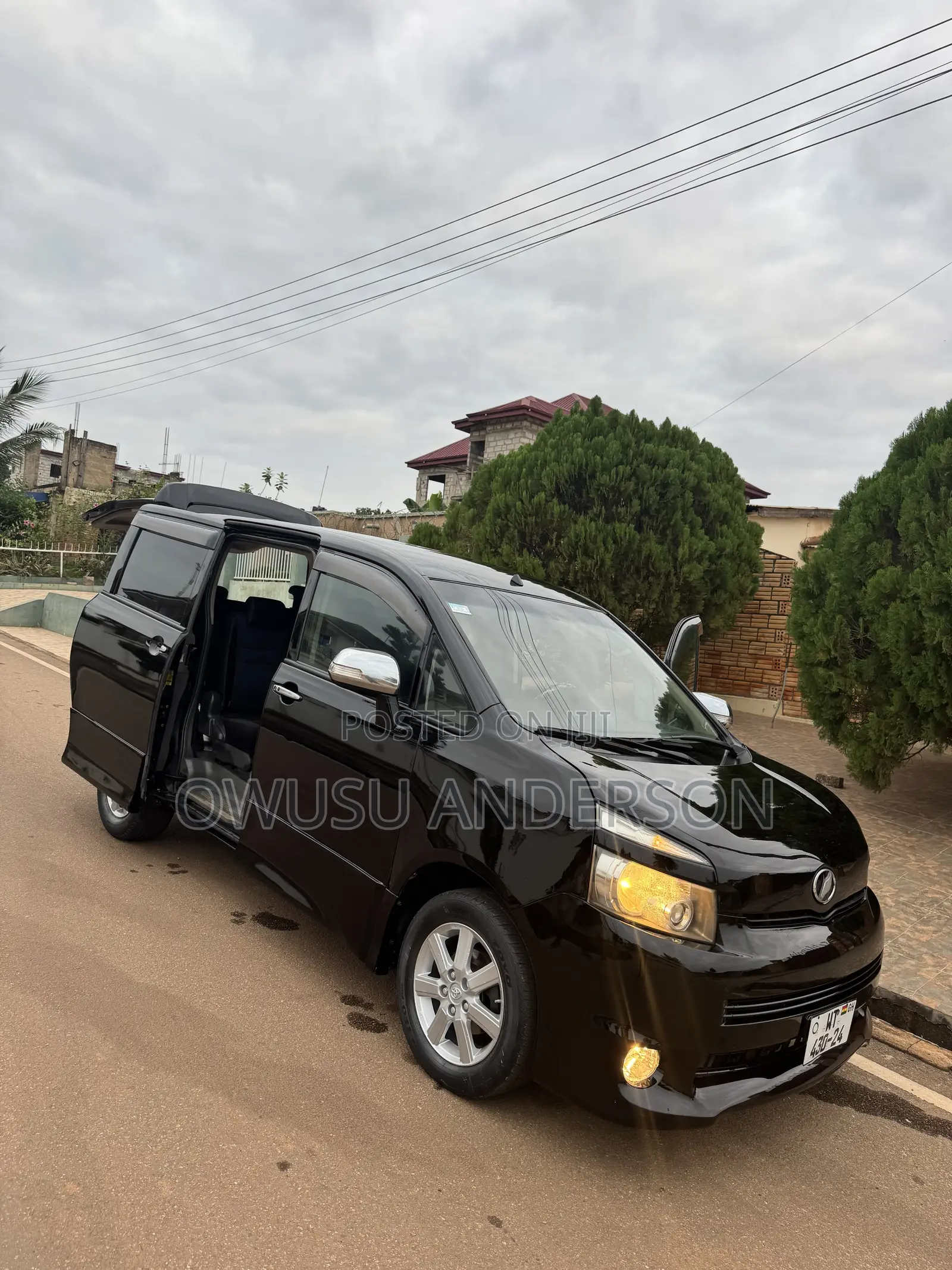 Toyota Voxy 2013 Black