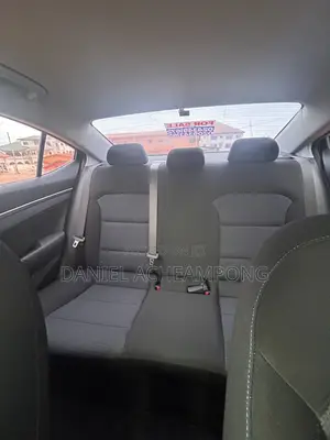Hyundai Elantra Sport Sedan FWD (1.6L 4cyl 6M) 2017 Silver