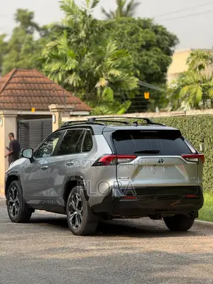 Toyota RAV4 XLE Premium 2021 Silver