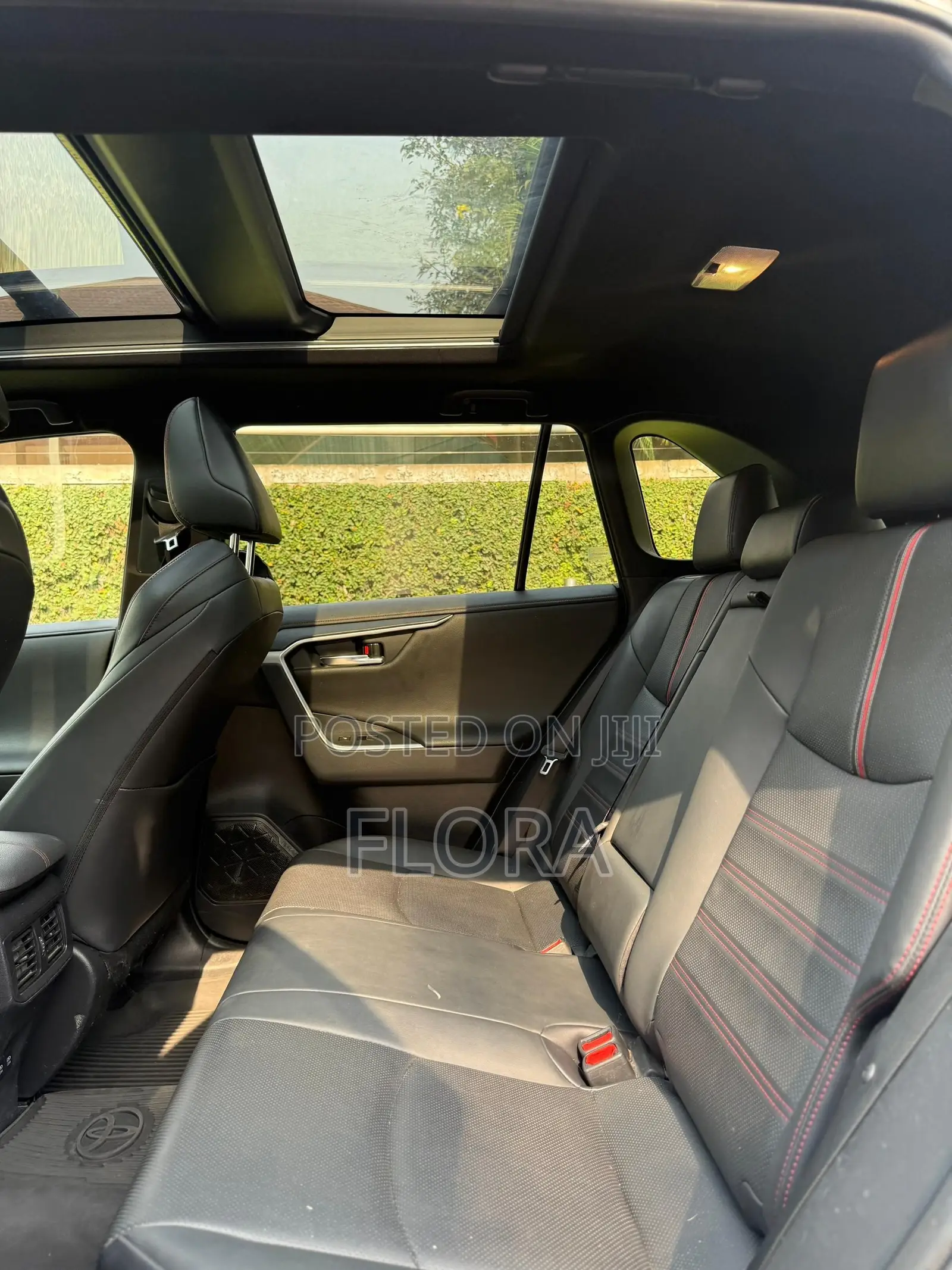 Toyota RAV4 XLE Premium 2021 Silver
