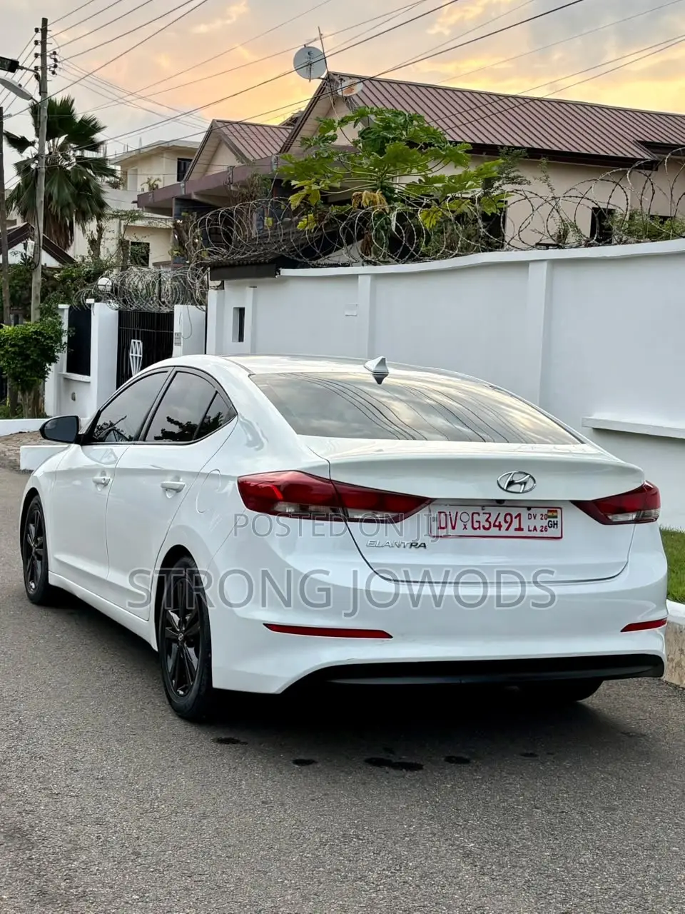 Hyundai Elantra Limited Sedan FWD (2.0L 4cyl 6A) 2017 White