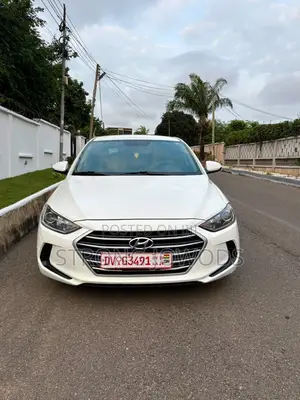 Hyundai Elantra Limited Sedan FWD (2.0L 4cyl 6A) 2017 White