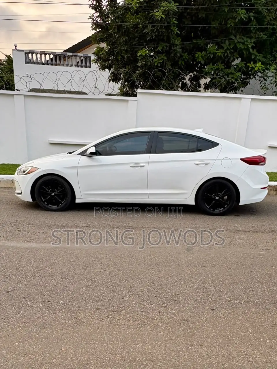Hyundai Elantra Limited Sedan FWD (2.0L 4cyl 6A) 2017 White