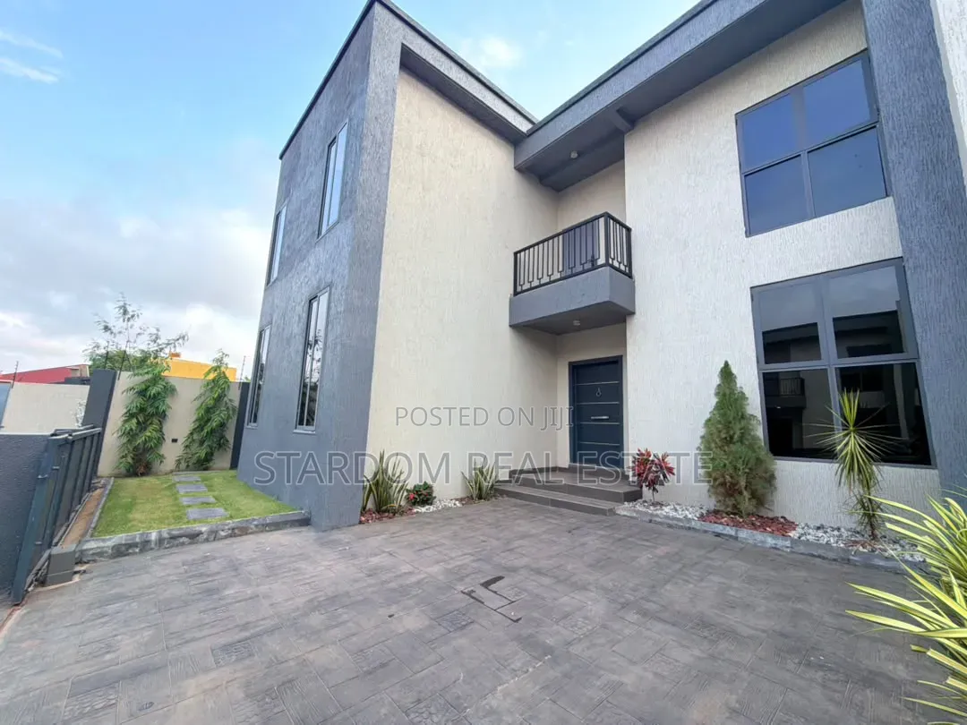3bdrm Townhouse / Terrace in Ashaley Botwe, School Junction for rent