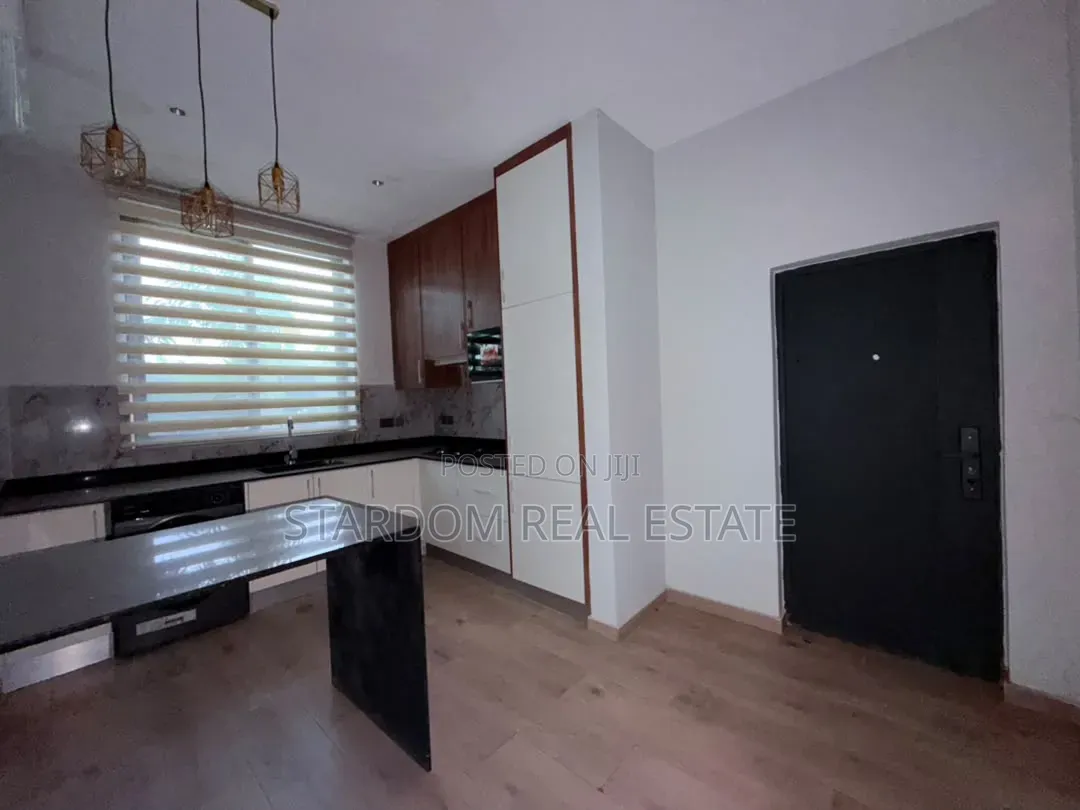 3bdrm Townhouse / Terrace in Ashaley Botwe, School Junction for rent