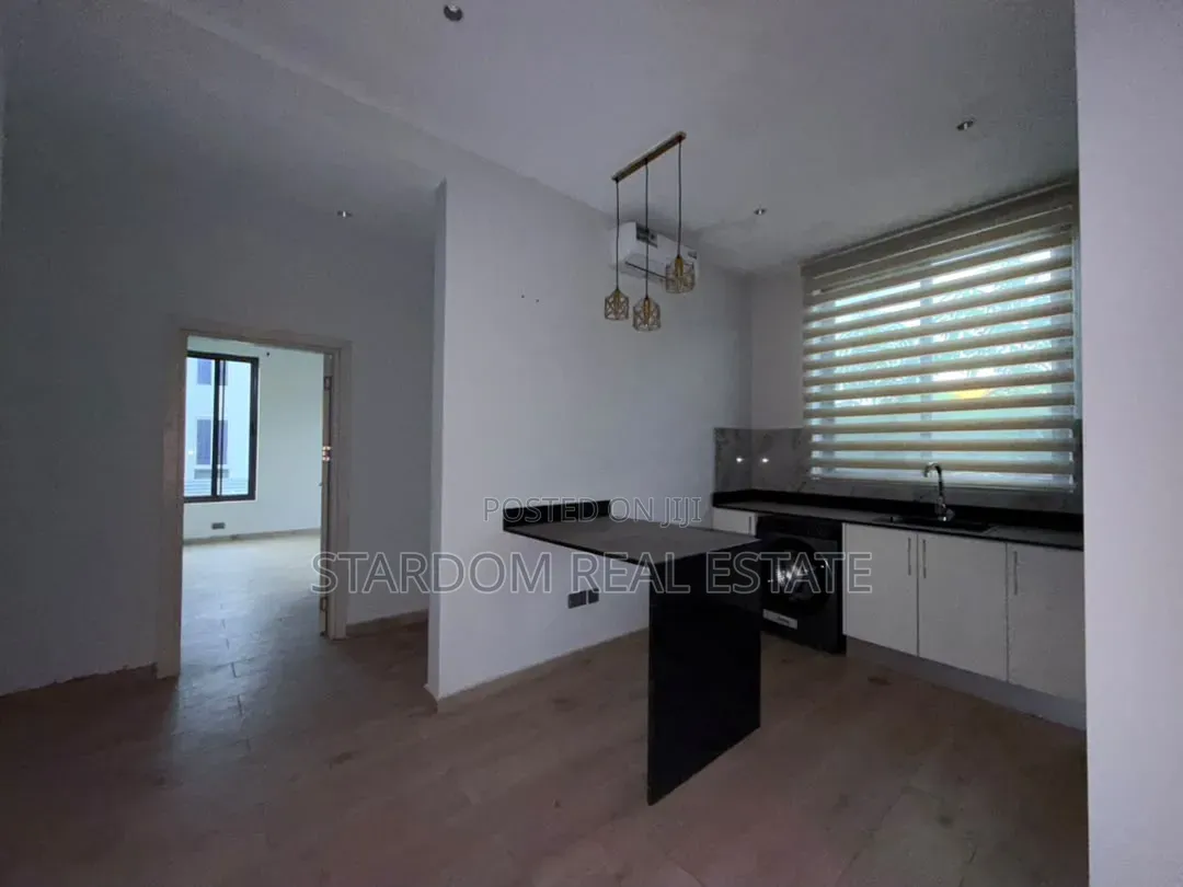 3bdrm Townhouse / Terrace in Ashaley Botwe, School Junction for rent