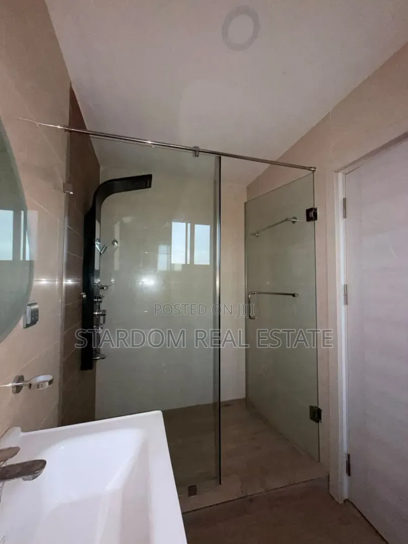 3bdrm Townhouse / Terrace in Ashaley Botwe, School Junction for rent