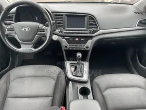 Hyundai Elantra SE Sedan FWD (2.0L 4cyl 6M) 2017 Black